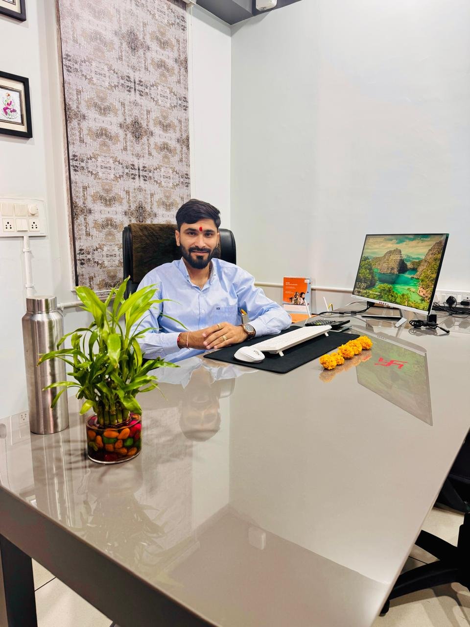 AKSHAR ASSOCIATES — professional team